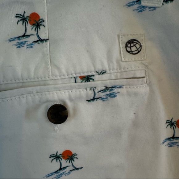 Free Planet Men’s White Tropical Print Casual Chino Shorts 9” Inseam Size 34 - Picture 5 of 7